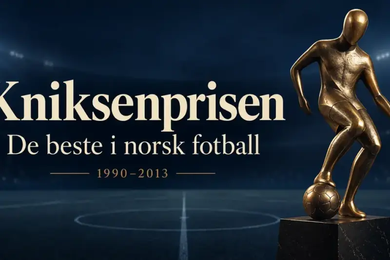 Illustrasjon av en stilisert fotballstatuett i bronse på en opplyst fotballbane med teksten «Kniksenprisen – De beste i norsk fotball» og årstallene 1990–2013.